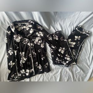 Simplyvera pajama set - like new!!